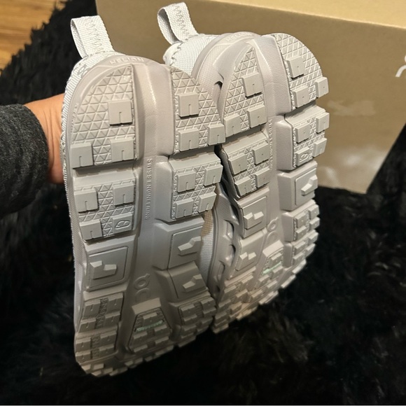ON CLOUDAWAY gray hiking athletic training shoes sneakers women’s 9 new - Picture 5 of 8